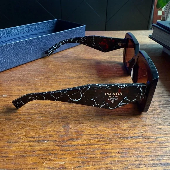 Prada Black sunglasses with red lenses - Picture 6 of 8